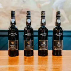 Cztery butelki win Blandy's Madeira: Malmsey, Bual, Verdelho i Sercial.